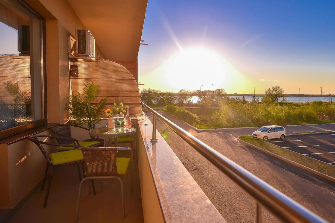 Apartment Summerland مامايا المظهر الخارجي الصورة